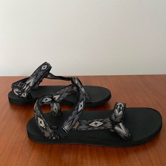 Teva 'UNIVERSAL' Double Diamond
Black Multi Strap-On Sandals - Picture 3 of 7